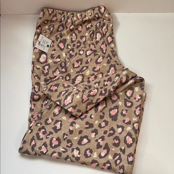 NWT Cuddl Duds Tan, Brown & Pink Leopard Print Lounge Top - Picture 2 of 7